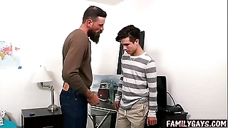 Facetiousmater shows gay stepson how more allow for condoms