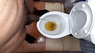 Real Pissing Porn. Golden Shower Peeing