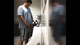 Cara mijando - Chap pissing
