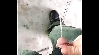 Small dig up pee every