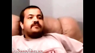Amateur dude strokes cock and receives BJ unfamiliar obese dark-skinned gay