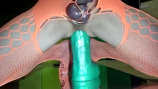 Extremeslut66 reitet auf Monsterdildo