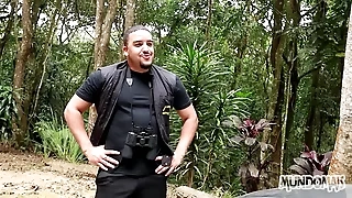 Fodi gostoso com o segurança do hotel abandonado.
