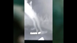 Atrapo a mi tío orinando