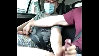 Putaria no banco de trás knock off Uber com o passageiro que compartilhou a viagem com dotado